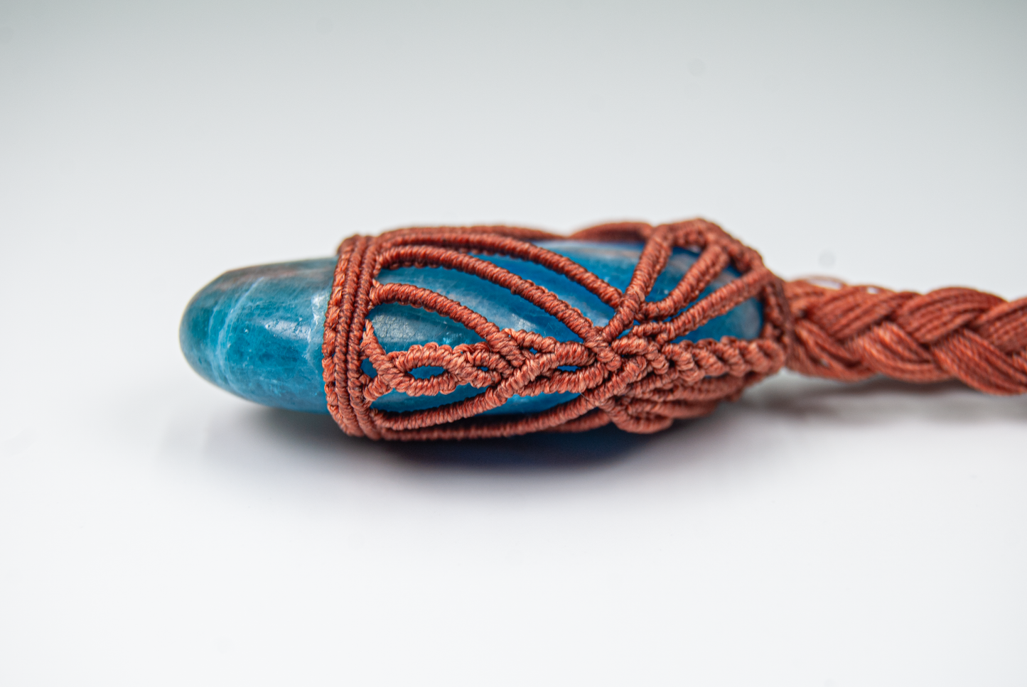 Throat Chakra Apatite Necklace – Handmade Healing Macramé Pendant