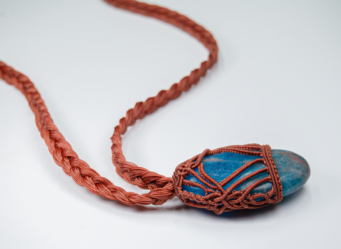 Throat Chakra Apatite Necklace – Handmade Healing Macramé Pendant